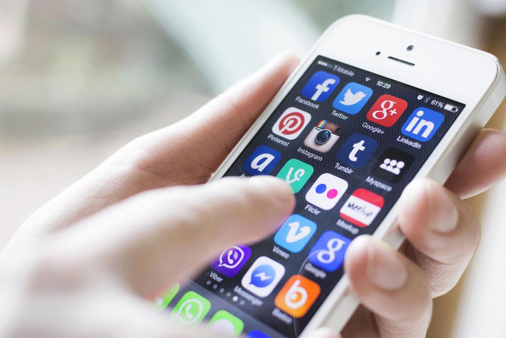home-socialmedia-1024x683